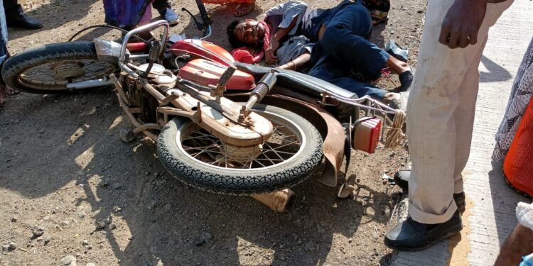 ब्रेकिंग न्यूज़ : ट्रक से हुई बाइक सवार की भिड़ंत, मौके पर मौत ।।