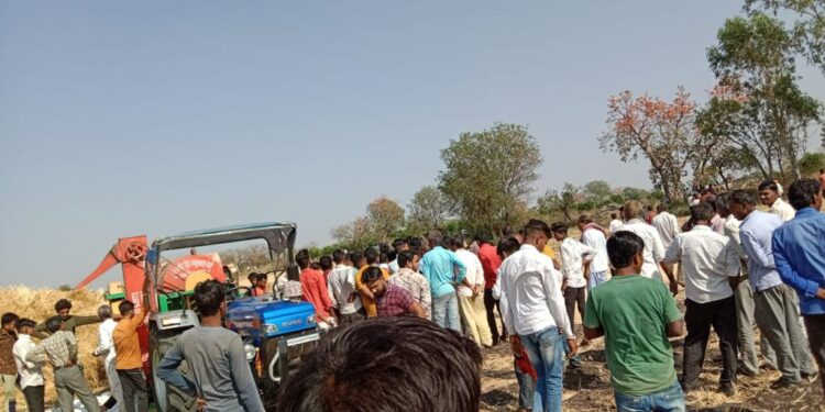 फसल निकालने के दौरान थ्रेशर मशीन में आने से एक महिला की मौत |