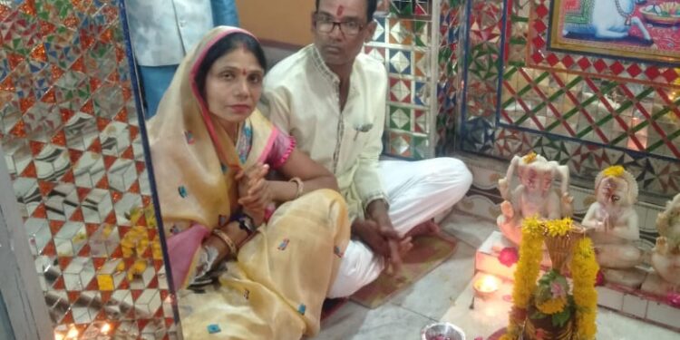 कोंग्रेस के इंका नेता पंकज बैरागी के पुत्र ऋषि बैरागी के जन्मदिन पर बाबा महांकाल का अभिषेक करवा कर हर्षोल्लास के साथ जन्मदिन मनाया