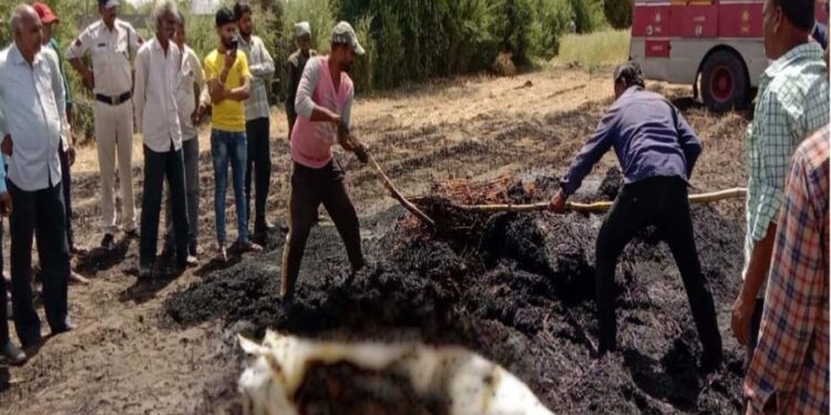 ग्राम भाटखेडी में दिल दहला देने वाली घटना, जिंदा व्यक्ति ने गेहूं के ढेर में बैठकर खुद को लगाई आग |
