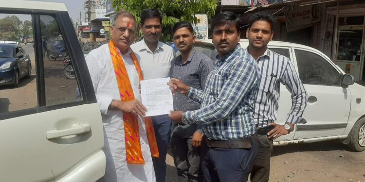 १० प्रतिशत आरक्षण ना मिलने पर सांसद सुधीर गुप्ता को ज्ञापन दिया |