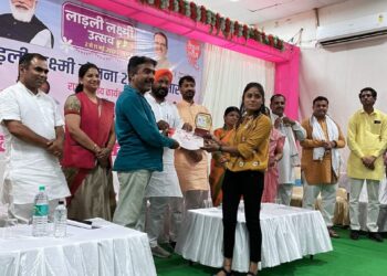 लाड़ली लक्ष्मी उत्सव कार्यक्रम के तहत प्रथम स्थान प्राप्त करने पर नंदनी D\O नरेंद्र फरक्या को उज्जवल भविष्य की शुभकामनाए प्रेषित की!