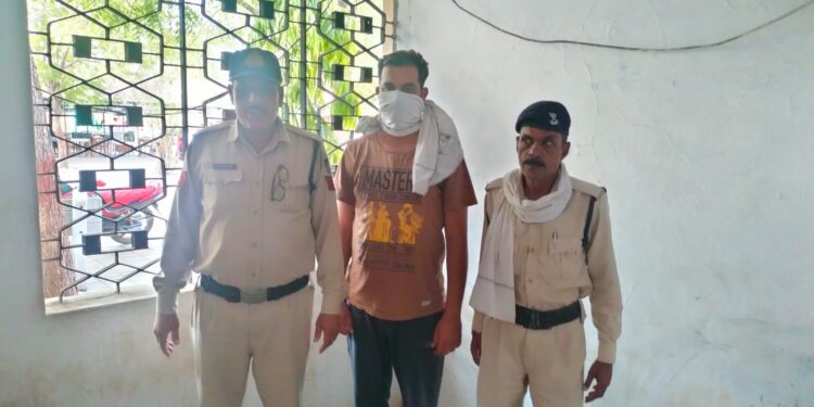 कांबिंग गश्त मे ईनामी बदमाश चढ़ा पुलिस के हत्थे