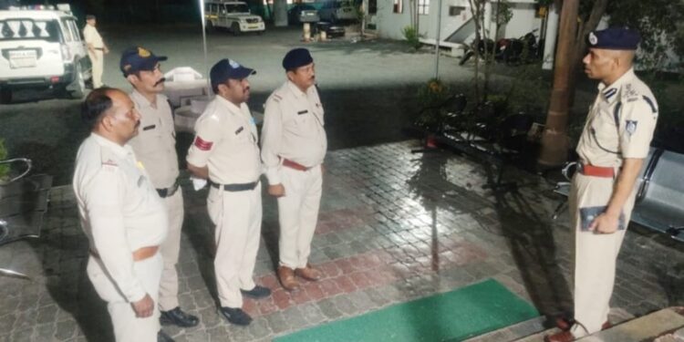 डीआईजी श्री सक्सेना द्वारा मंदसौर एवं नीमच के पुलिस थानों का आकस्मिक निरीक्षण किया गया |