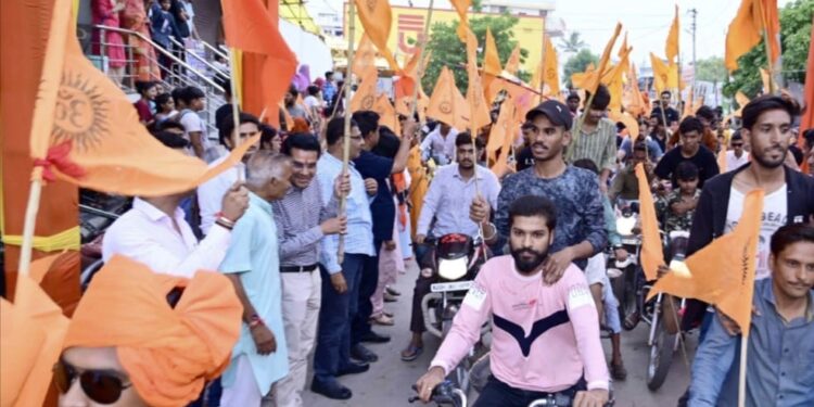 जिला फुटबॉल संघ अध्यक्ष आंजना एवं पालिकाध्यक्ष शारदा ने श्री शेषावतार भगवान कल्ला जी की विधिवत पूजा अर्चना कर लिया आशीर्वाद |