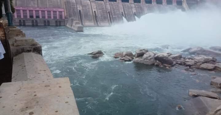 गांधीसागर बांध के तीन छोटे गेट खोले गये |