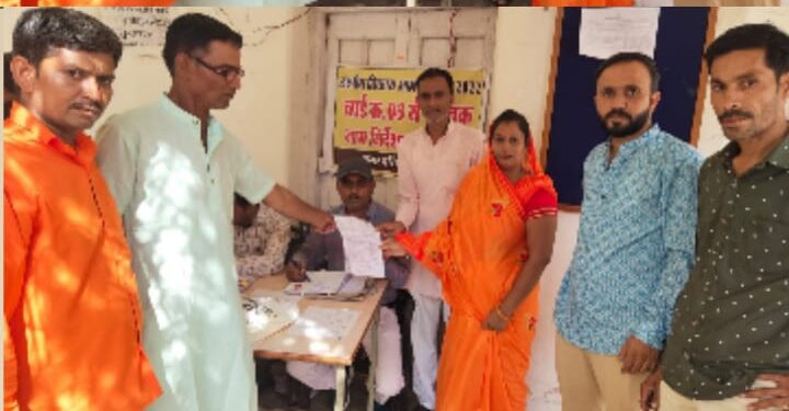 वार्ड 10 से कांग्रेस के इंका नेता पंकज बैरागी एवम वार्ड 7 से श्रीमती मेघा राठौर ने अपना नामांकन दाखिल किया |