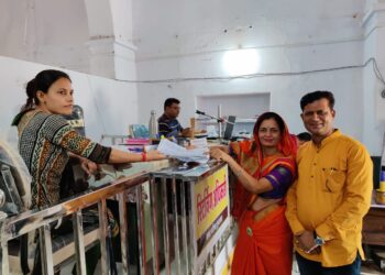 सुवासरा वार्ड 3 से पार्षद हेतु सामाजिक कार्यकर्ता श्रीमती संगीता डॉ पंकज काला ने किया नामांकन दाखिल |