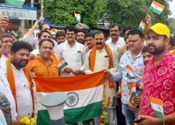 युवा मोर्चा जिला अध्यक्ष कुलदीप जी चौहान की अगुवाई में कारगिल विजय दिवस पर झाबुआ युवा मोर्चा के कार्यकर्ताओ ने शहीद स्मारक पर श्रमदान कर पुष्पांजलि अर्पित कर मनाया