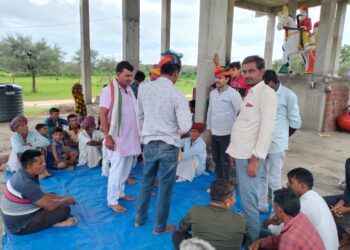 बड़ी सादड़ी पूर्व विधायक प्रकाश चौधरी के निर्देशानुसार नेता प्रतिपक्ष डॉक्टर राजा चौधरी ने बड़ी सादड़ी विधानसभा के ग्राम परमेश्वरपुरा का निरीक्षण किया