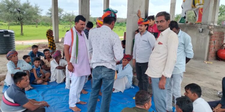 बड़ी सादड़ी पूर्व विधायक प्रकाश चौधरी के निर्देशानुसार नेता प्रतिपक्ष डॉक्टर राजा चौधरी ने बड़ी सादड़ी विधानसभा के ग्राम परमेश्वरपुरा का निरीक्षण किया