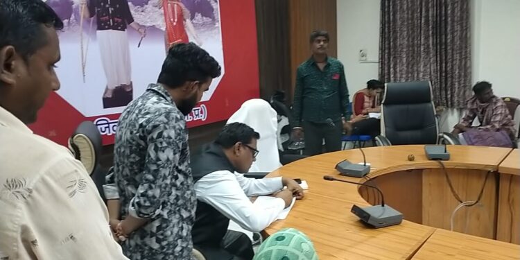 झाबुआ जिले की जनसुनवाई में आज 67 आवेदन प्राप्त हुए।