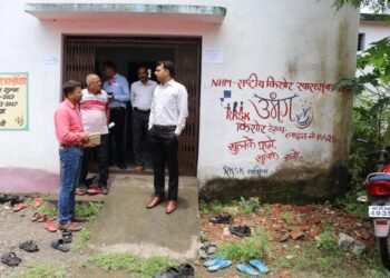 आजादी के अमृत महोत्सव के तहत कोविड टीकाकरण महाभियान में कलेक्टर ग्राम रामा पहुचे।