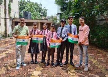 हर घर तिरंगा अभियान के तहत वार्ड क्रमांक 18 के समस्त घर पर झंडा वितरण किया गया।