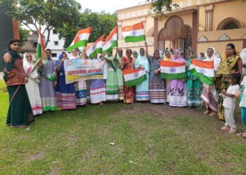 तिरंगा सिर्फ तीन रंग वाला ध्वज नहीं है, यह हमारी देश के प्रति आस्था का प्रतीक है