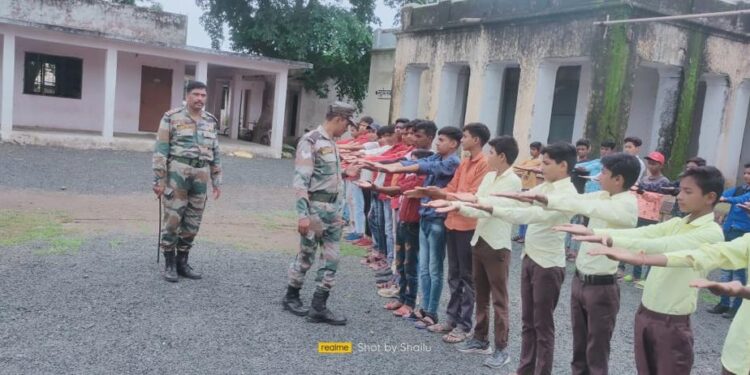 शासकीय उत्कृष्ट उच्चतर माध्यमिक विद्यालय सीतामऊ में ट्रुप नंबर 187 में एनसीसी के छात्र सैनिकों की भर्ती की गई