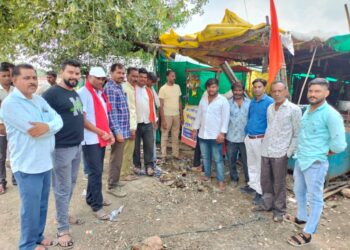 रायपुरिया में पंचायत कॉम्प्लेक्स के पीछे से अवैध कब्जा कर को हटाया गया।