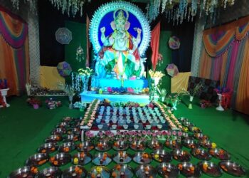 101 दीपक के साथ की गणेश जी की महा आरती कर छ्प्पन भोग लगाया गया