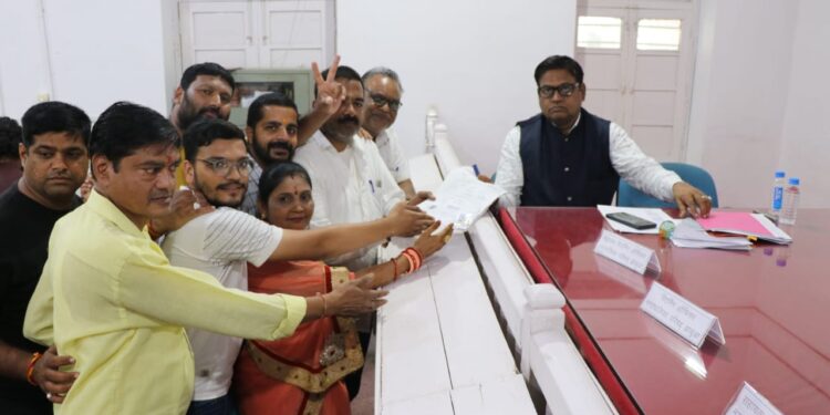 मध्यप्रदेश राज्य निर्वाचन आयोग के आदेशानुसार नगरीय निकाय पेटलावद, थांदला, झाबुआ, राणापुर हेतु नाम निर्देशन पत्र प्राप्त करने एवं नाम निर्देशन जमा करने की स्थिति तय की गई।