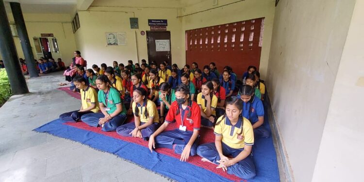 हार्टफुलनेस आनंद क्लब झाबुआ के द्वारा तनाव मुक्ति हेतु ध्यान का निःशुल्क अभ्यास करवाया गया।