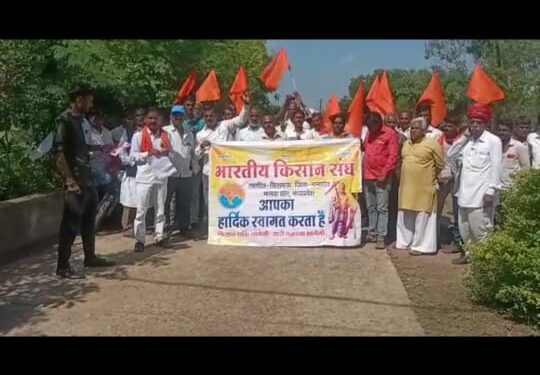 आज सीतामऊ में भारतीय किसान संघ मालवा प्रांत के नेतृत्व में किसानों ने आज सीतामऊ कार्यालय पर सौपा ज्ञापन