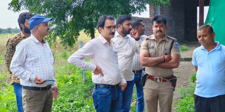 दलौदा में सटोरियों के ठिकानों पर चला एसपी अनुराग सुजानिया का बुलडोजर