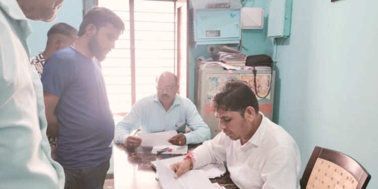 ग्राम पंचायत के पंचो की मन मर्जी के सामने आम नागरिक हुआ लाचार।