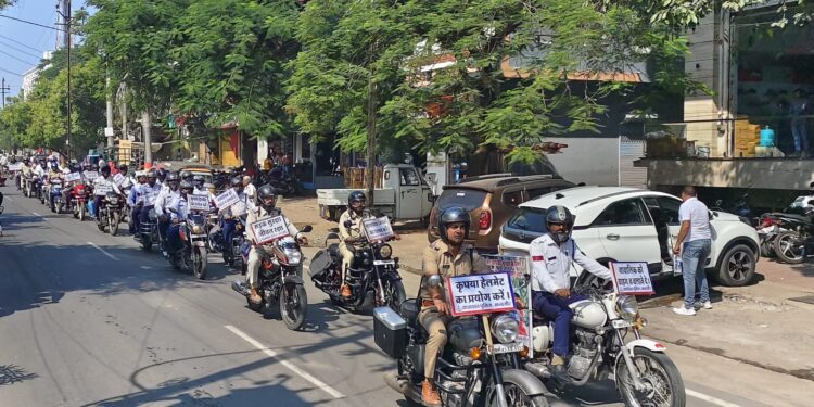थाना यातायात द्वारा हेलमेट रैली