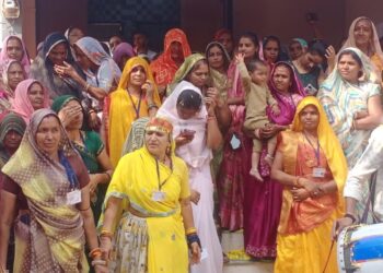 कैलाश विजयवर्गीय फैंस क्लब एवम बंटी भैया मित्र मंडल के तत्वाधान में रायपुरिया से वैष्णो देवी तक निः शुल्क यात्रा।