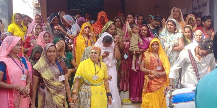 कैलाश विजयवर्गीय फैंस क्लब एवम बंटी भैया मित्र मंडल के तत्वाधान में रायपुरिया से वैष्णो देवी तक निः शुल्क यात्रा।