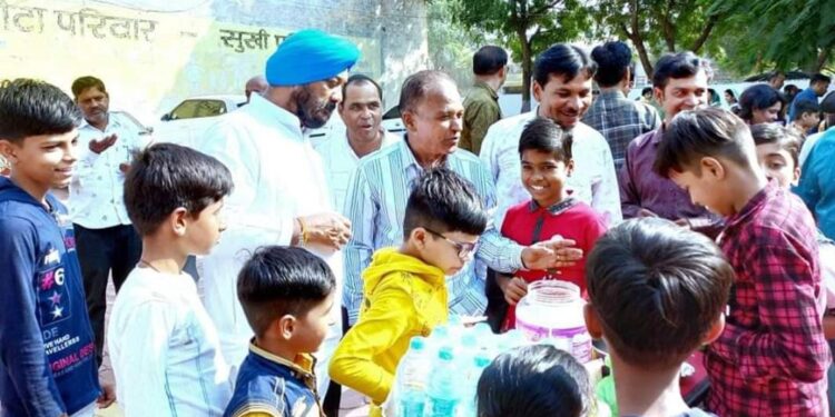बाल मेले में केबिनेट मंत्री हरदीप सिंह डग ने पहुंचकर छोटे-छोटे बच्चों से स्नेह पूर्ण संवाद किया