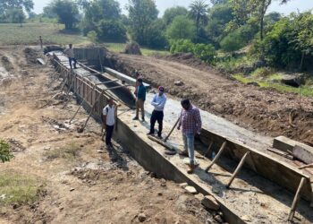 सीईओ जिला पंचायत के द्वारा वाटरशेड के कार्यों का निरीक्षण किया गया।