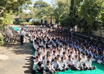 शासन के द्वारा निःशुल्क छात्राओं को साईकिल वितरण का कार्यक्रम आयोजित किया गया।