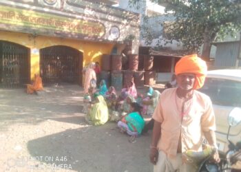 आदिमजाति सेवा सहकारी संस्था मर्यादित रायपुरिया गरीब ग्रामीणों को नहीं मिल पा रहा है गेहूं