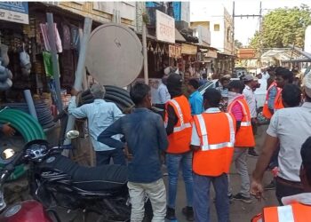 सुवासरा नगर परिषद व पुलिस बल द्वारा अतिक्रमण हटाने को लेकर हुई कार्यवाही