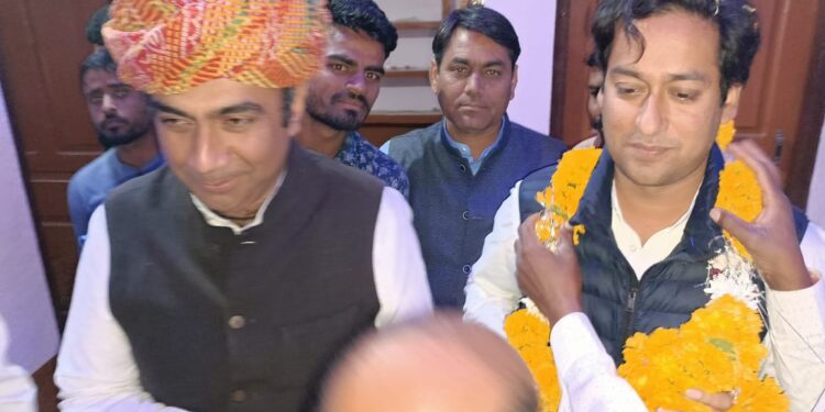 ग्राम(लखवा) के किसान पुत्र श्याम सिंह चौहान सुवासरा विधानसभा क्षेत्र क्रमांक 226 से कांग्रेस के भावी उम्मीदवार भारत जोड़ो यात्रा सुसनेर में सम्मिलित हुए
