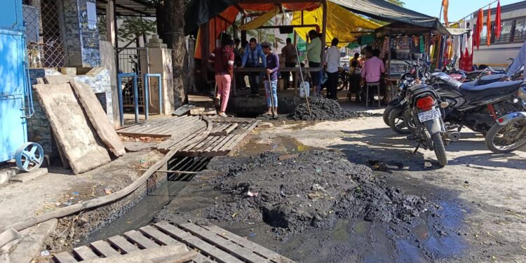 दिन प्रतिदिन हटाई जा रही है शहर से गंदगी, आलोट सफाई में नंबर 1 बनाने की ओर हो रहा है अग्रसर