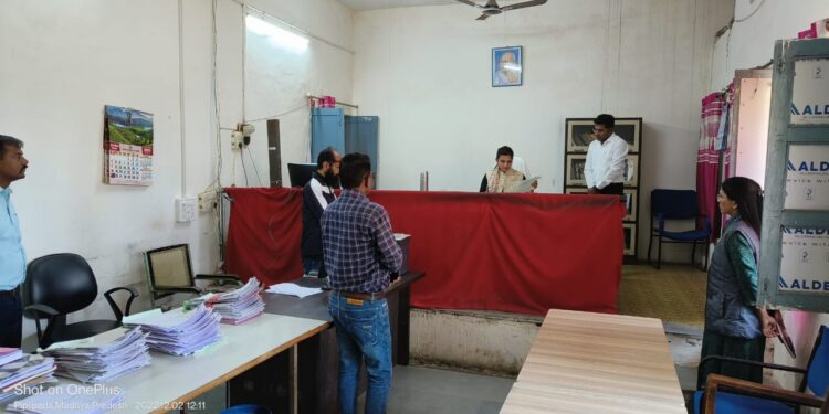 नव निर्माणाधीन तहसील कार्यालय का भी निरीक्षण किया एवं व्यवस्थाओं के संबध में आवश्यक निर्देश दिये गये।