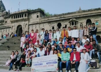 झाबुआ के महाविद्यालय के विद्यार्थी ने महेश्वर,जिला खरगोन में शैक्षणिक भ्रमण किया।