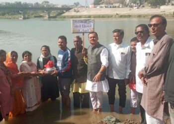 मां शिवना नदी को गन्दे पानी के नाले तथा प्रदुषण से मुक्त कर शिवना के जल का शीघ्र शुद्धिकरण करने के लिए शिवना नदी में जल सत्याग्रह