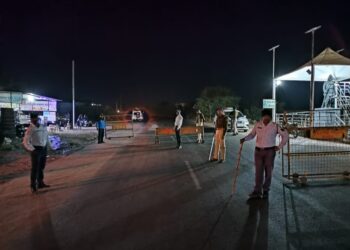 झाबुआ जिले में कॉम्बिंग गस्त के माध्यम से रातभर चलाया पुलिस का ऑपरेशन”, कई बदमाशों को धर-दबोचा।