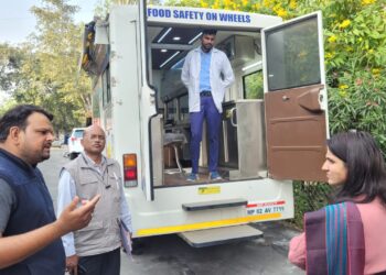 चलित खाद्य प्रयोगशाला का निरीक्षण एवं कार्यवाही हेतु निर्देशित किया गया।