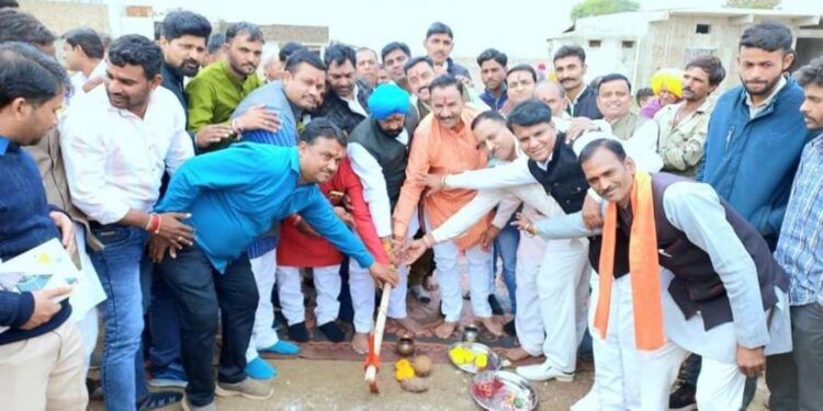 सुवासरा विधानसभा क्षेत्र के ग्राम देवरिया विजय में 49 लाख 14 हजार रुपए की लागत से निर्मित उप स्वास्थ्य केंद्र भवन निर्माण का भूमि पूजन