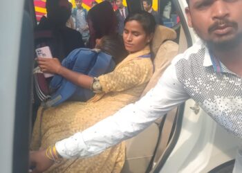 अचानक बालिका की तबीयत खराब होने पर तत्काल यातायात पुलिस द्वारा बालिका को अस्पताल पहुंचाया गया।