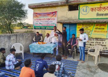 थांदला द्वारा ग्राम पंचायत आमली में सात दिवसीय शिविर का शुभारंभ दीप प्रज्जवलित कर किया गया।
