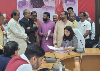 रल्यावन ग्राम पंचायत झावलिया तहसील पेटलावद जिला झाबुआ का कोटवार पद से हटाने के संबंध में जन सुनवाई मे आवेदन प्रस्तुत किया गया ।