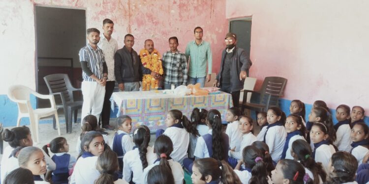उमराह यात्रा से लौटे प्रधानाचार्य का किया गया स्वागत