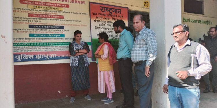 कलेक्टर मैडम का पेटलावद क्षेत्र के धतूरिया, बोरिया,भेरुपाड़ा, गुलरीपाड़ा एवं झकनावदा की स्कूलो का आकस्मिक निरीक्षण किया गया।