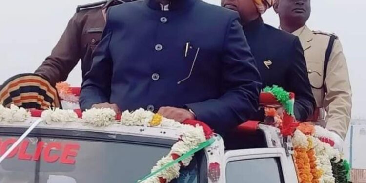 गणतंत्र दिवस समारोह जिला रतलाम के मुख्य समारोह में कैबिनेट मंत्री हरदीप सिंह डंग ने ध्वजारोहण किया