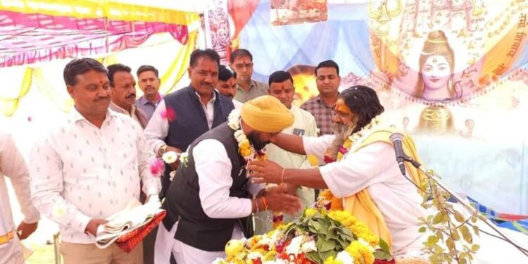 सुवासरा में शिव महापुराण कथा में कैबिनेट मंत्री